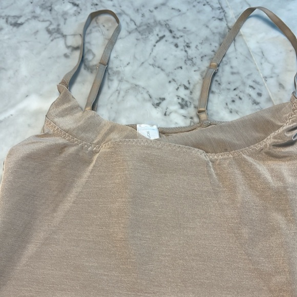 Contouring slip, to be meant to be used with a bra. - Picture 4 of 6